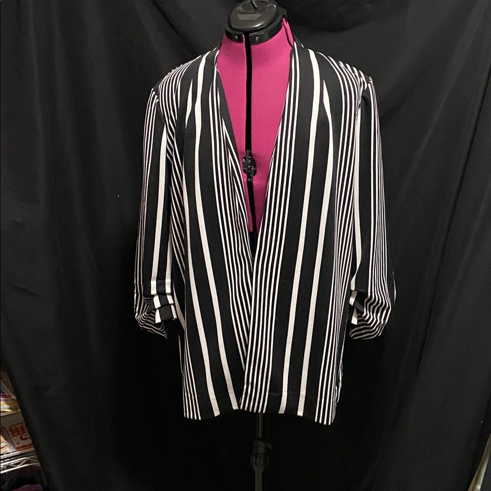 EUC NYCC Collarless Black & White Striped slenderizing, Trendy Blazer XL